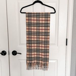💯 Authentic Burberry Classic Nova check Scarf.